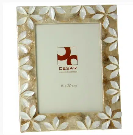 Portafotos nácar beige flor relieve(20x25cm)