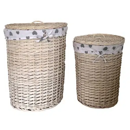 Set 2 cestos en mimbre blanca y tela corazones(45x45x56cm)