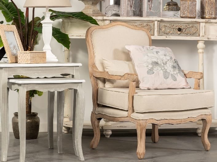 sillón apoyabrazos cojín madera lino beige isabelino