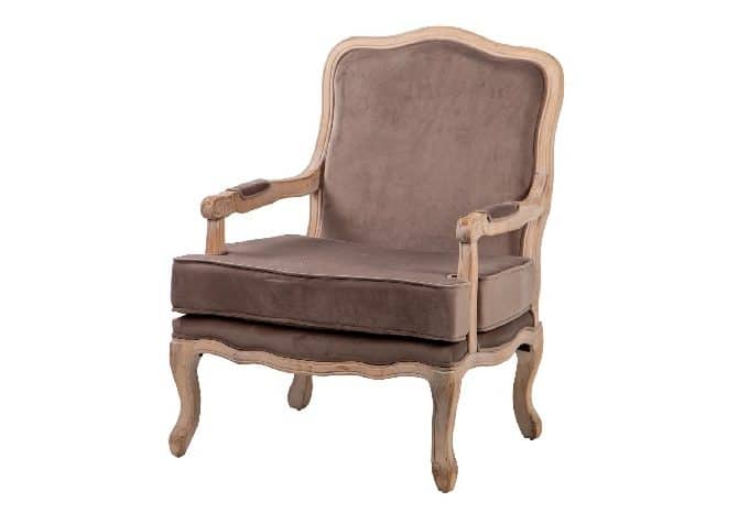 sillón terciopelo marrón con apoyabrazos y cojines clásico