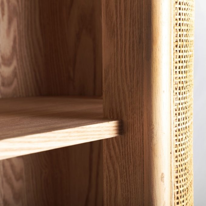 Estantería Ovalada Fresno y Ratán Layki, Nórdica (88x40x180 cm)