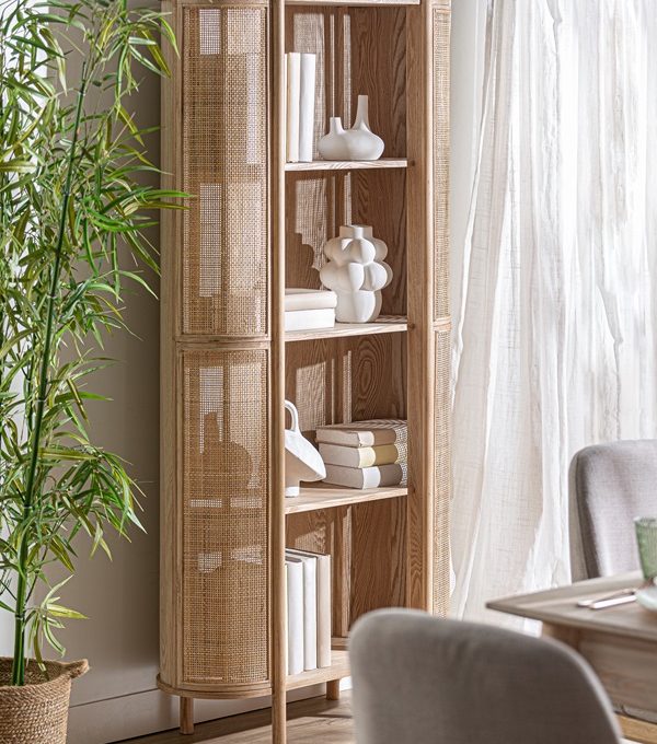 Estantería Ovalada Fresno y Ratán Layki, Nórdica (88x40x180 cm)