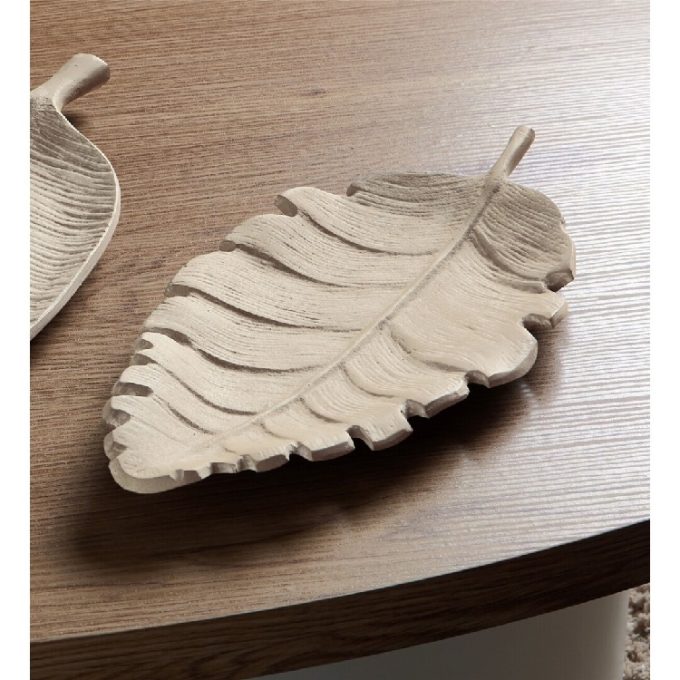 centro con forma de hoja en aluminio crema estilo rústico