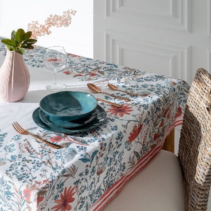 mantel antimanchas poliéster y algodón flores rosas y azules 240 cm