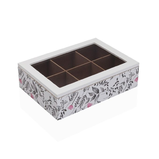 caja de té en madera blanca y flores en rosa y gris