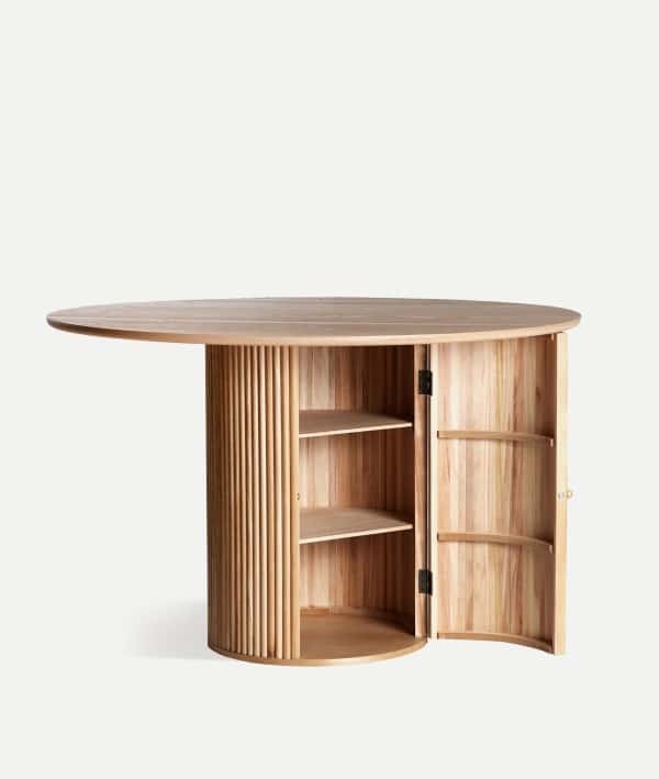 mesa de comedor redonda con almacenaje integrado en madera de paulonia y estilo nórdico