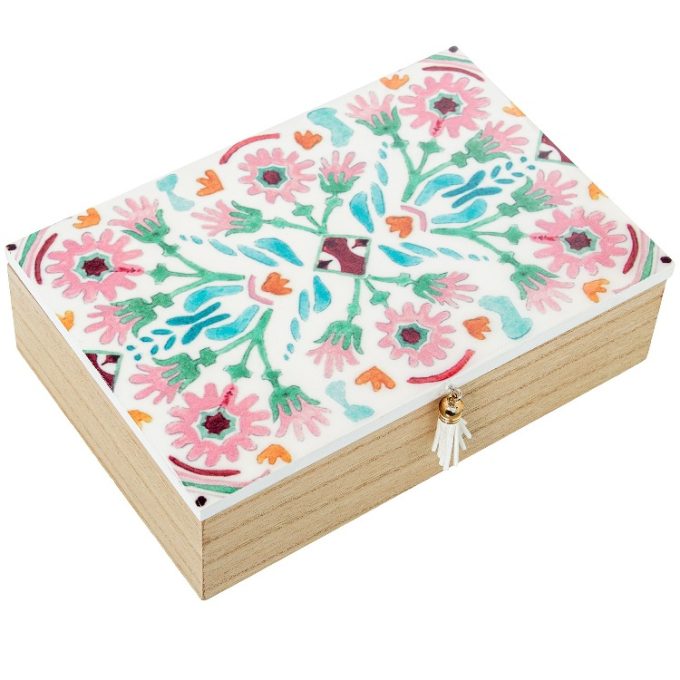 caja de madera natural y lacada con flores multicolor