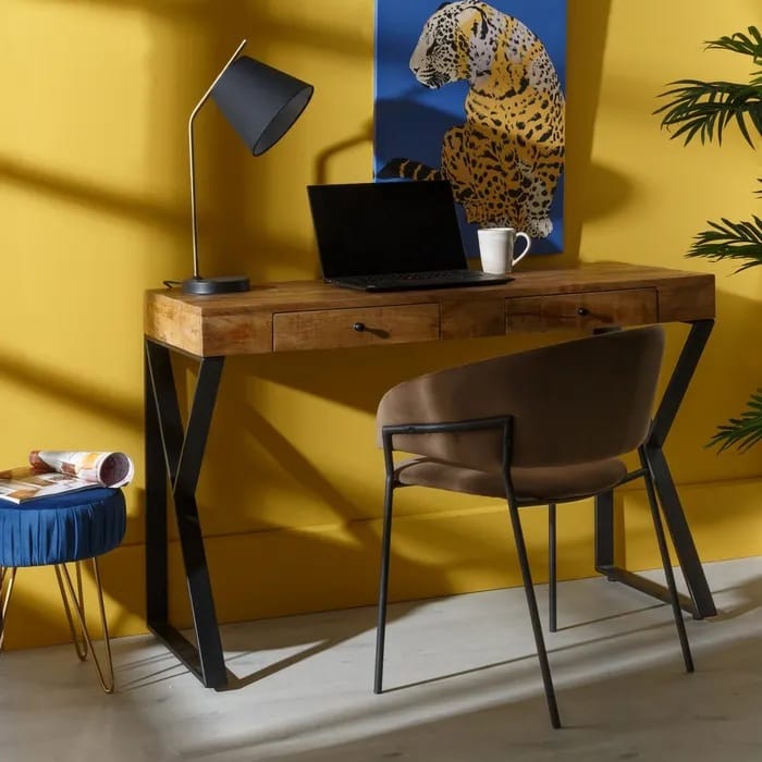 escritorio en madera dr mango y patas en metal negro de estilo rústico