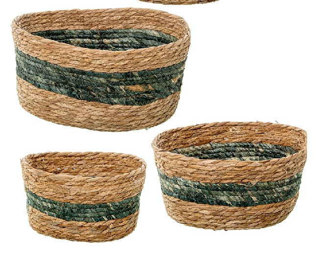 cesta fibra natural trenzada de junco de mar en natural y verde de estilo rústico
