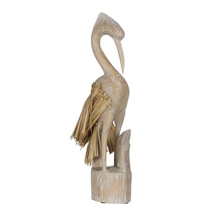 figura de garza tallada en madera de albasia y con detalles de fibra natural