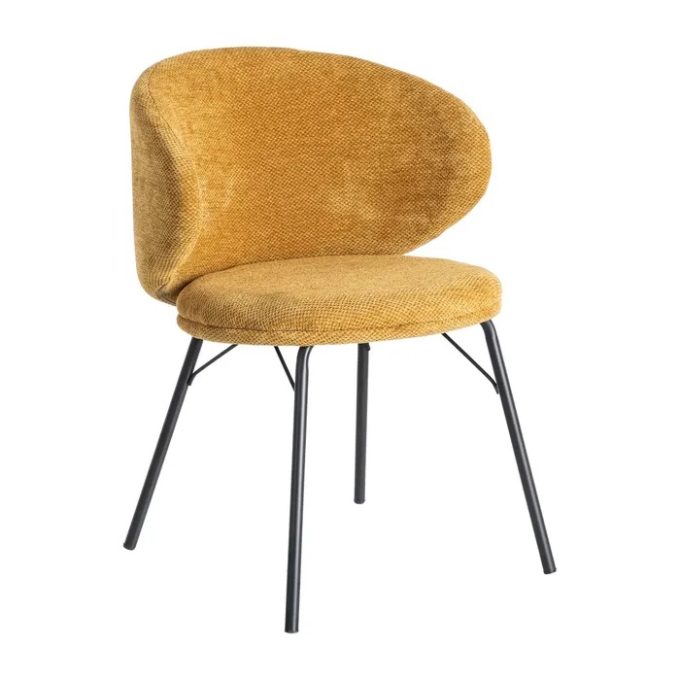silla de respaldo curvo tapizada en tejido color mostaza y estilo art decó