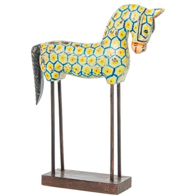 figura de caballo de madera multicolor