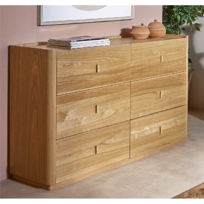 cómoda de seis cajones en madera de fresno de estilo nórdico