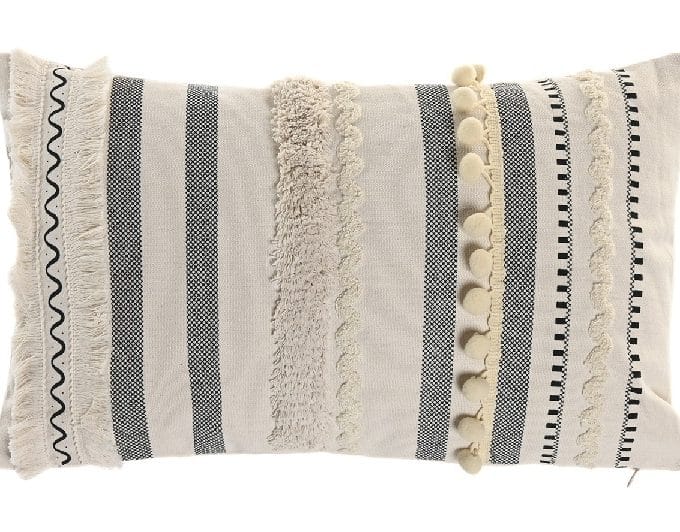 Set de dos cojines en poliéster beige con detalles de flecos y bolillos