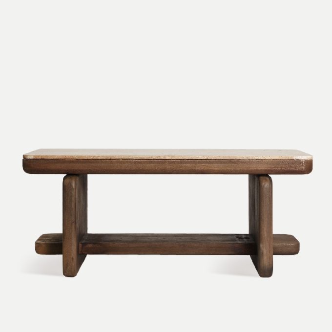 mesa de centro rectangular en madera de mango oscuro con sobre de mármol de estilo japandi