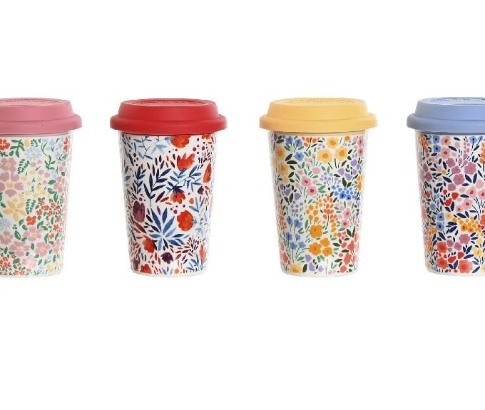 mug en porcelana con flores multicolor y ta pa de silicona de 400 ml